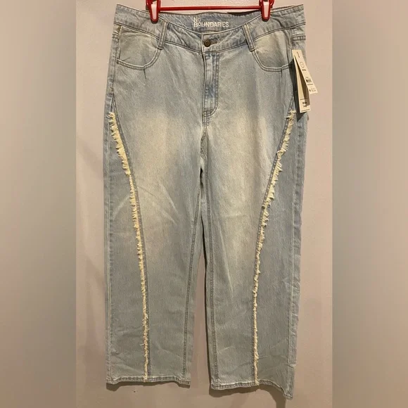 Women's No Boundaries Wide Leg Baggy Jeans Size 14 Grunge Y2K Fringe Light Wash - Picture 2 of 10